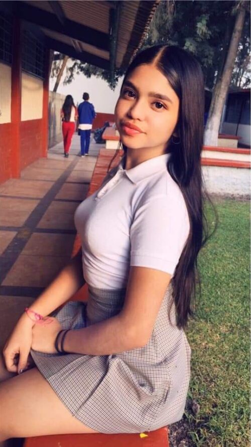 Pack de Colegiala Camila Meza